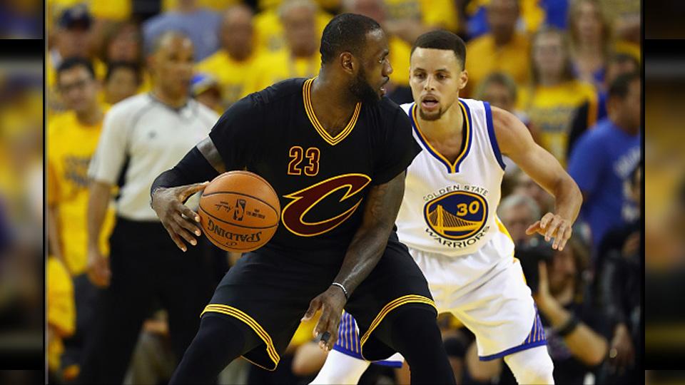 Cleveland Cavaliers menghadapi Golden State Warriors di final NBA 2016/17. - INDOSPORT